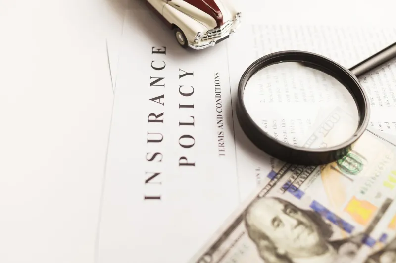 Assurance voyage : les clauses invisibles qui condamnent votre remboursement à l'avance