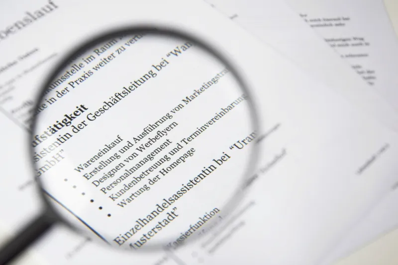 Ces clauses cachées dans vos contrats qui vous coûtent une fortune sans que vous le sachiez